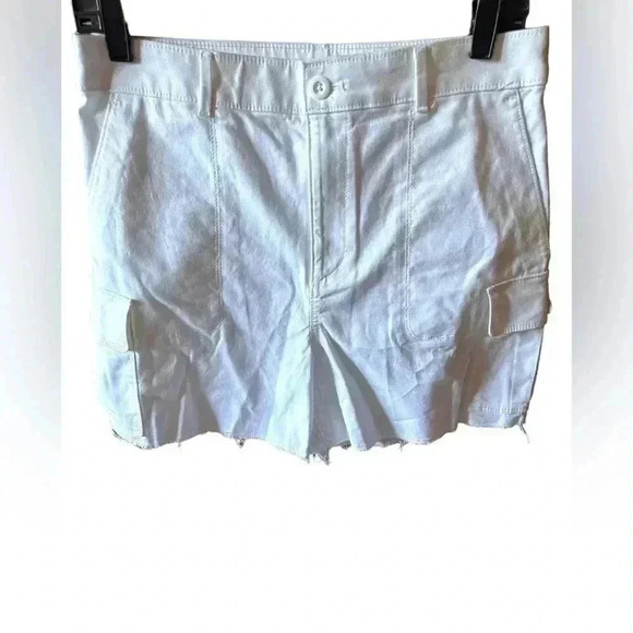 LOFT Pants - Ann Taylor Loft waist 32” size 6 white cotton cargo shorts.High waisted NWOT.